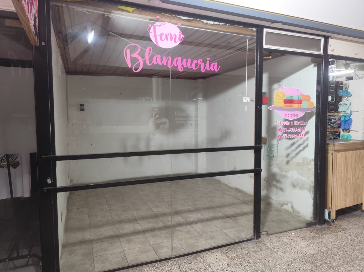 SE ALQUILAN LOCALES EN GALERIA