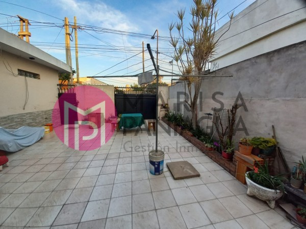 SE VENDE CASA 4 AMBIENTES IMPECABLE!